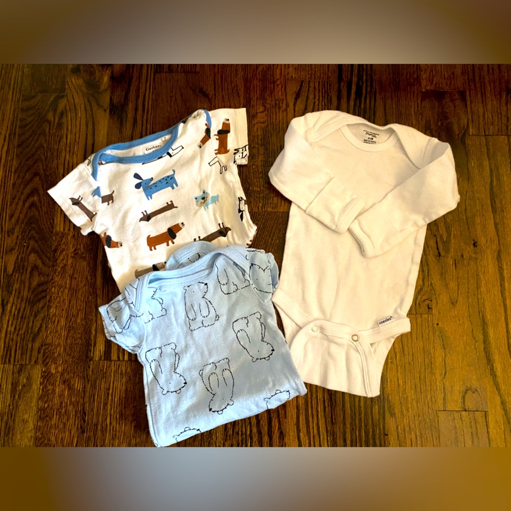 Multipack of baby onesies size 0-3 months Gerber
